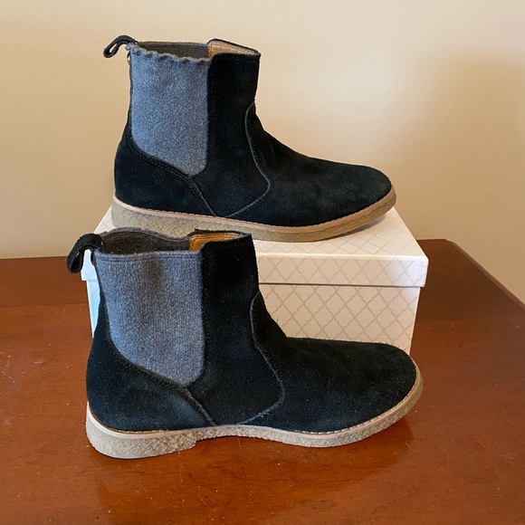 Tommy Hilfiger Shoes - 💥HP💥 Tommy Hilfiger Slip-On Suede Boots